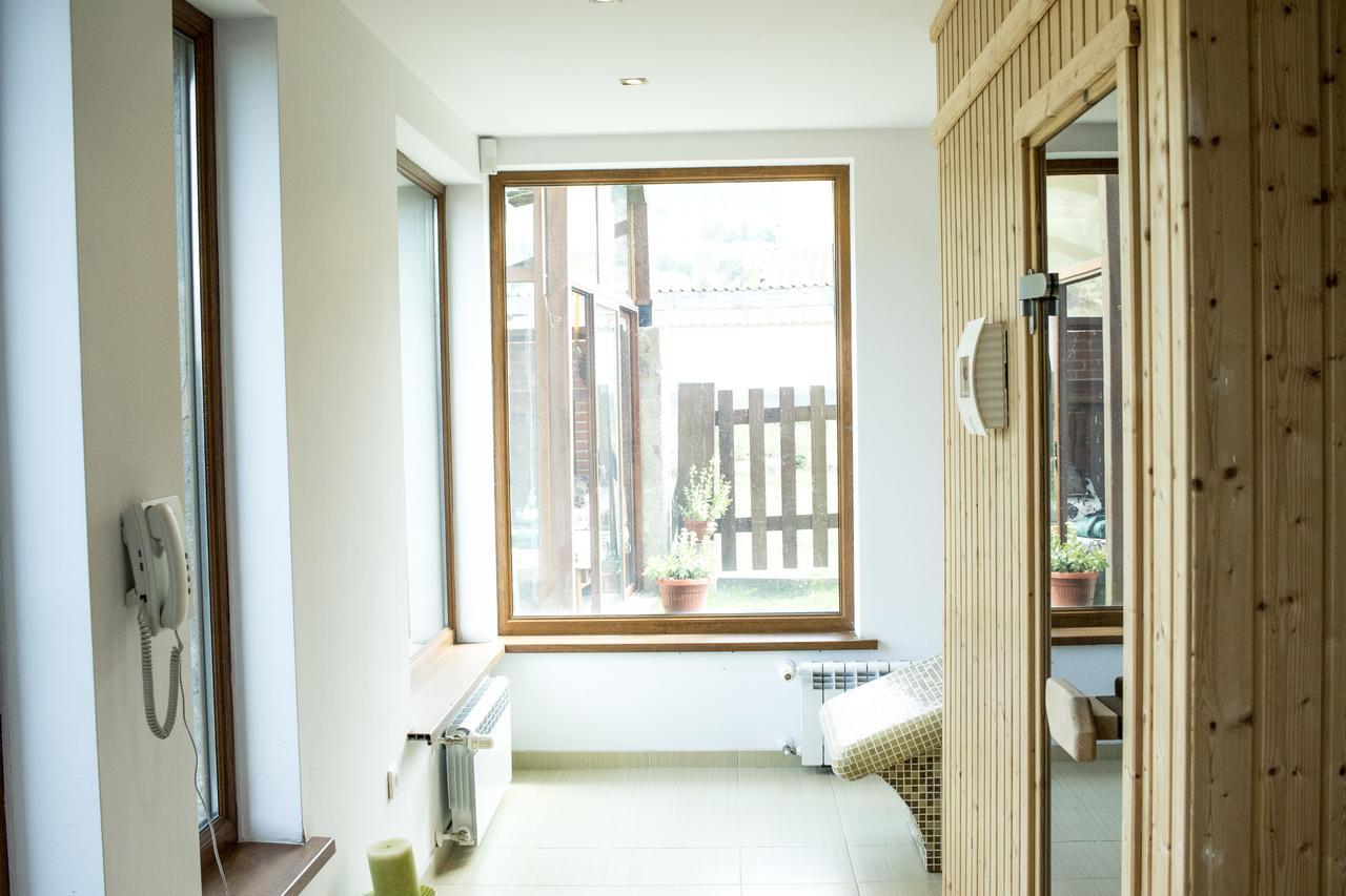 Boutique Hotel The White Pine ซาโมคอฟ ภายนอก รูปภาพ