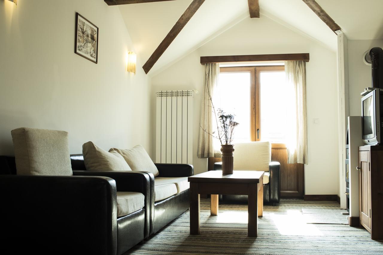 Boutique Hotel The White Pine ซาโมคอฟ ภายนอก รูปภาพ