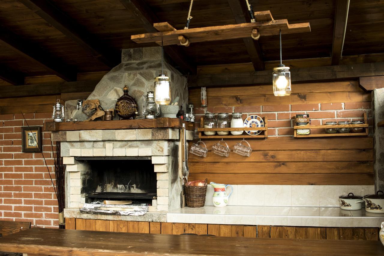 Boutique Hotel The White Pine ซาโมคอฟ ภายนอก รูปภาพ