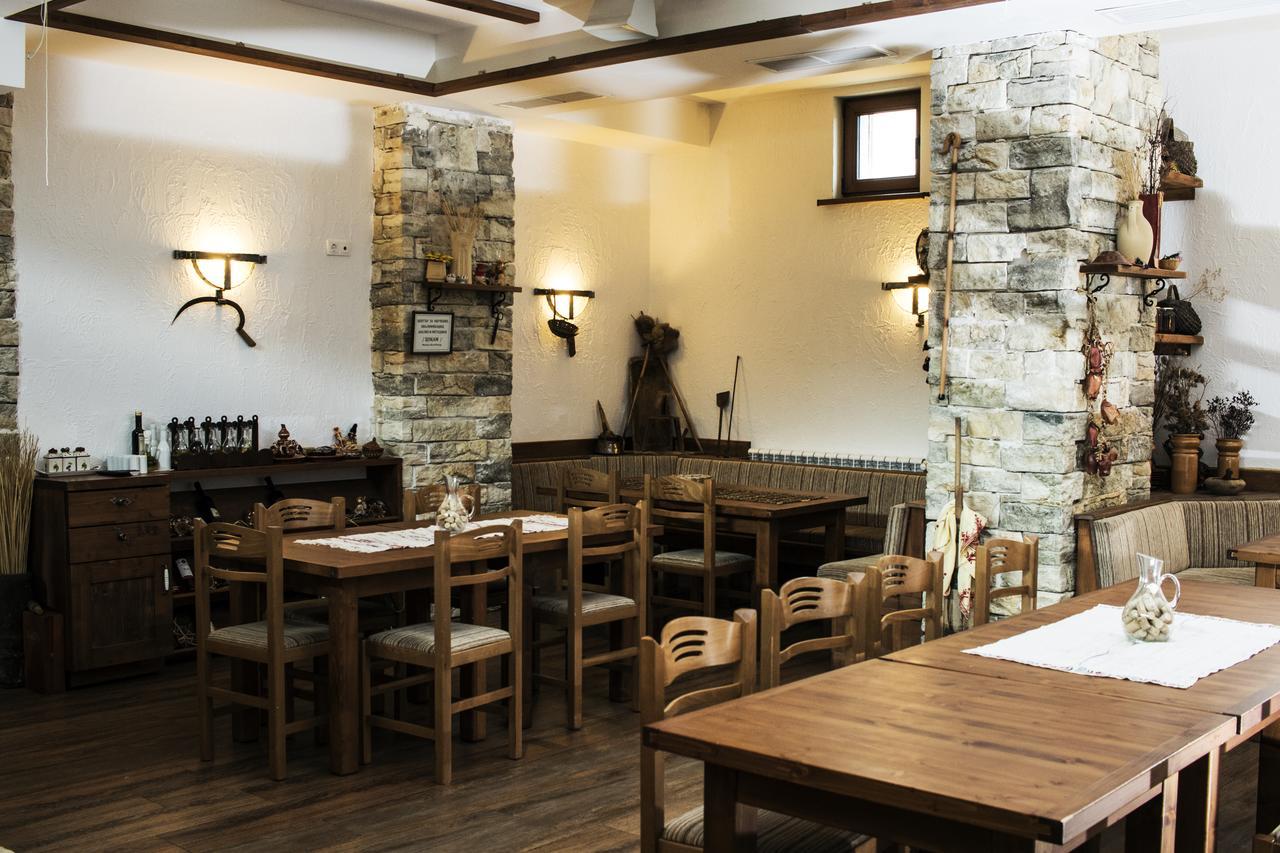 Boutique Hotel The White Pine ซาโมคอฟ ภายนอก รูปภาพ