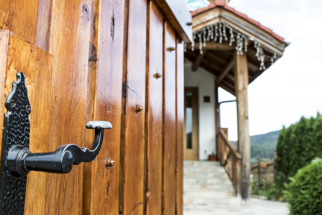 Boutique Hotel The White Pine ซาโมคอฟ ภายนอก รูปภาพ