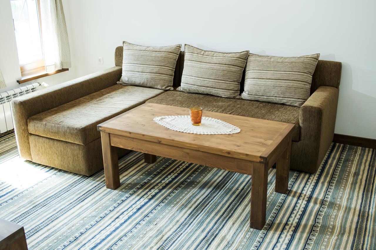 Boutique Hotel The White Pine ซาโมคอฟ ภายนอก รูปภาพ