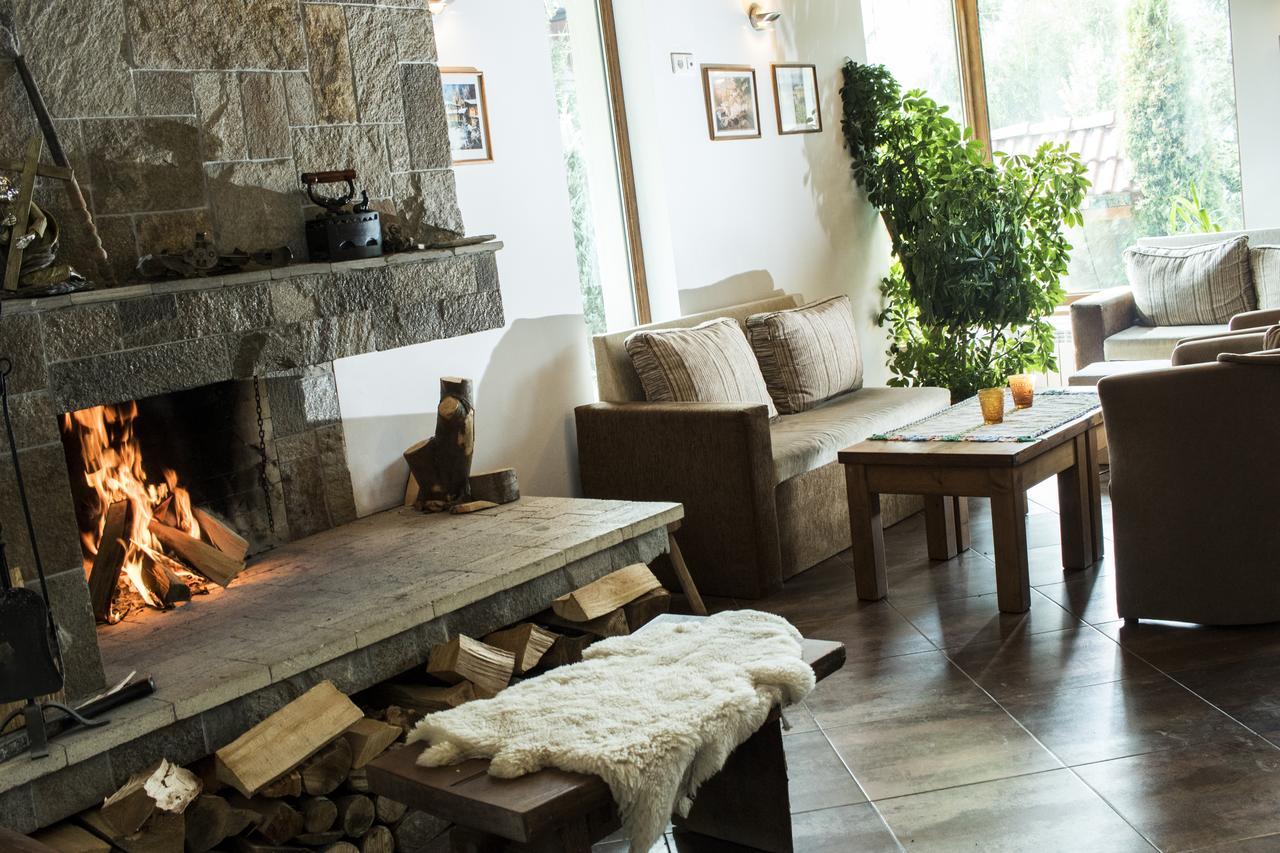 Boutique Hotel The White Pine ซาโมคอฟ ภายนอก รูปภาพ